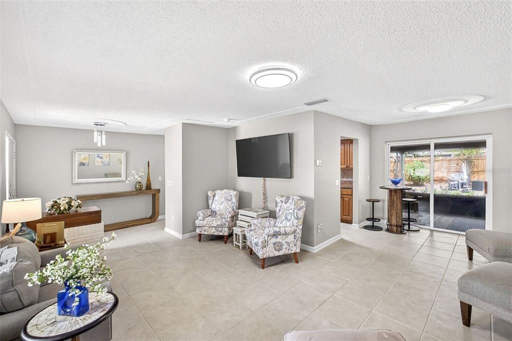 Activo con contrato: $375,000 (3 camas, 2 baños, 1473 Pies cuadrados)