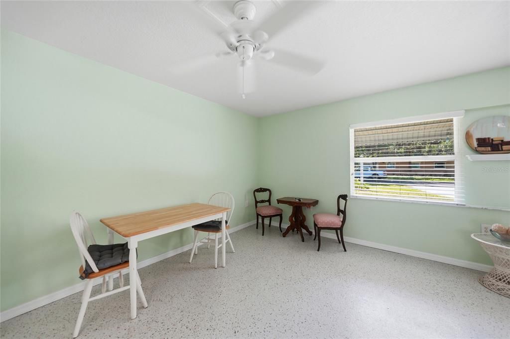 Activo con contrato: $197,900 (3 camas, 2 baños, 1616 Pies cuadrados)