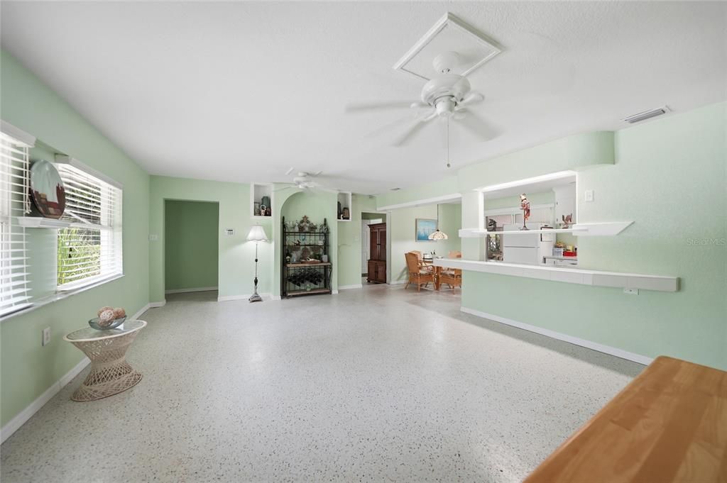 Activo con contrato: $197,900 (3 camas, 2 baños, 1616 Pies cuadrados)
