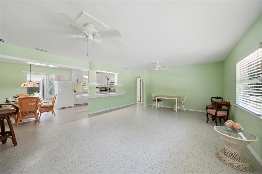 Activo con contrato: $197,900 (3 camas, 2 baños, 1616 Pies cuadrados)