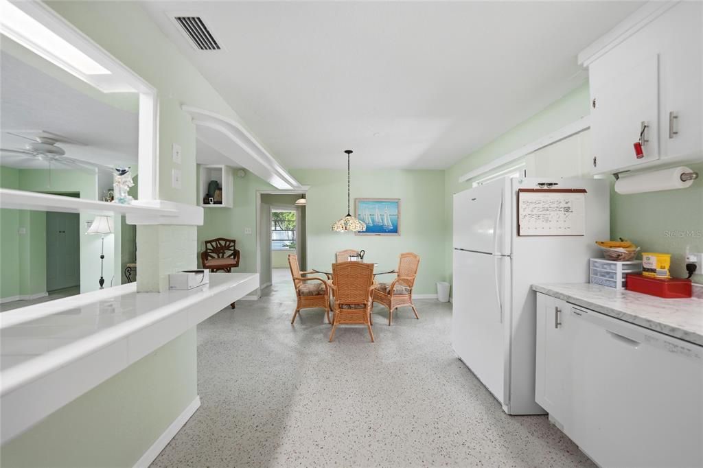 Activo con contrato: $197,900 (3 camas, 2 baños, 1616 Pies cuadrados)