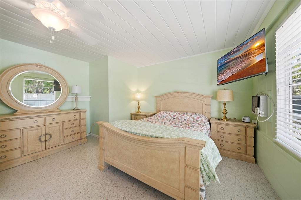 Activo con contrato: $197,900 (3 camas, 2 baños, 1616 Pies cuadrados)