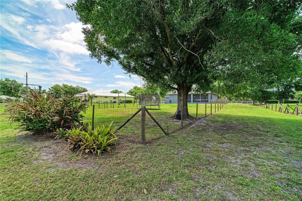 Active With Contract: $490,000 (3 beds, 2 baths, 1608 Square Feet)