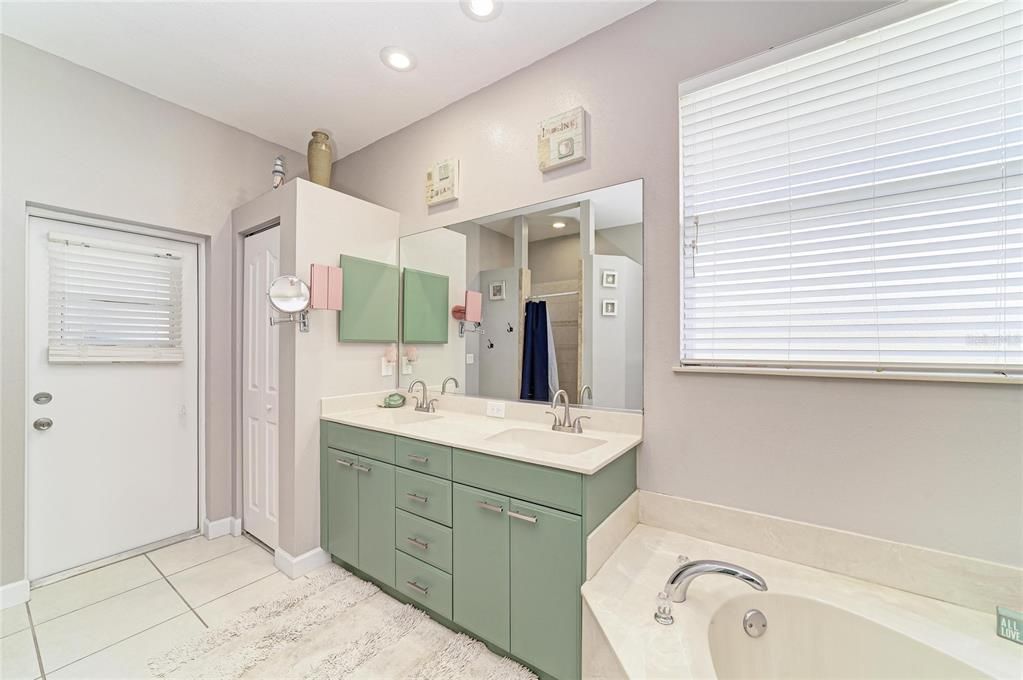 Active With Contract: $490,000 (3 beds, 2 baths, 1608 Square Feet)