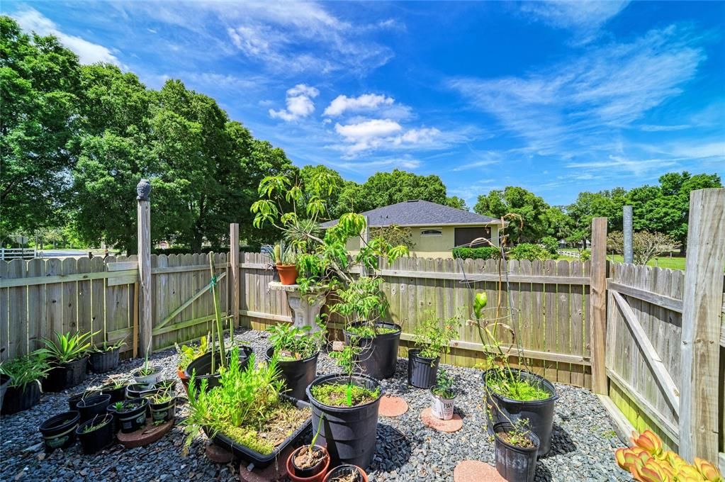 Active With Contract: $490,000 (3 beds, 2 baths, 1608 Square Feet)