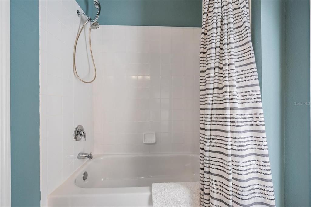 Activo con contrato: $699,000 (5 camas, 4 baños, 3393 Pies cuadrados)