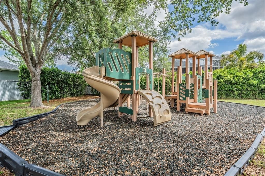 Activo con contrato: $699,000 (5 camas, 4 baños, 3393 Pies cuadrados)