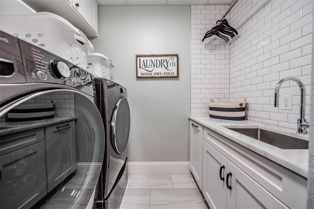 Activo con contrato: $699,000 (5 camas, 4 baños, 3393 Pies cuadrados)