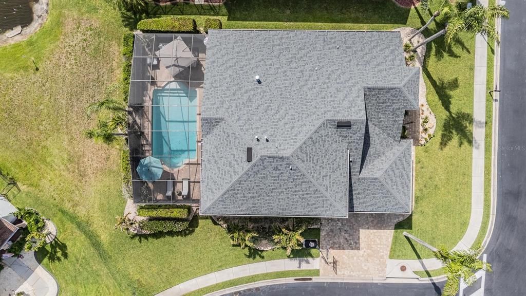 Activo con contrato: $699,000 (5 camas, 4 baños, 3393 Pies cuadrados)