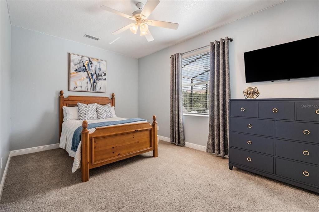 Activo con contrato: $699,000 (5 camas, 4 baños, 3393 Pies cuadrados)