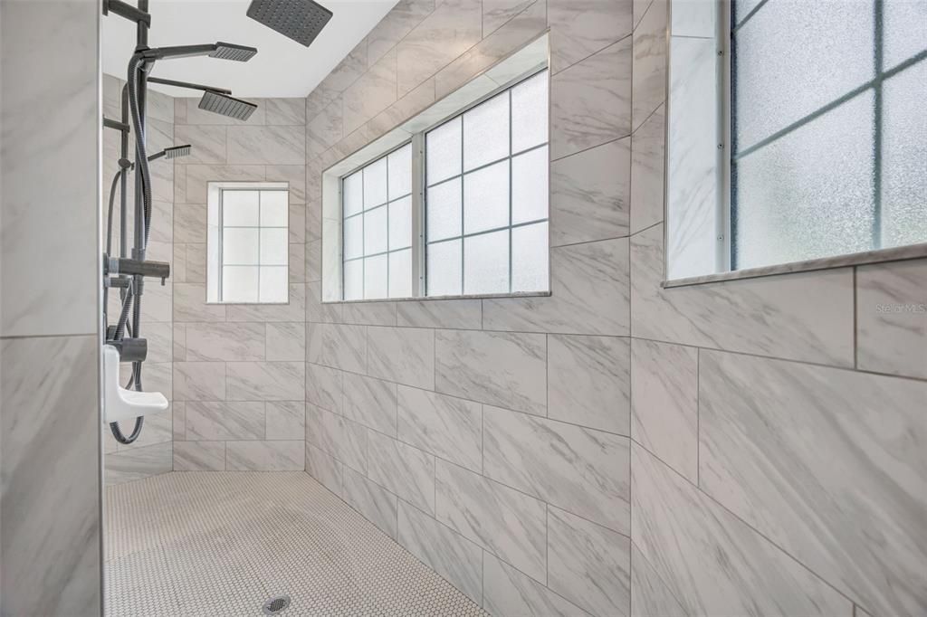 En Venta: $385,000 (3 camas, 2 baños, 1818 Pies cuadrados)