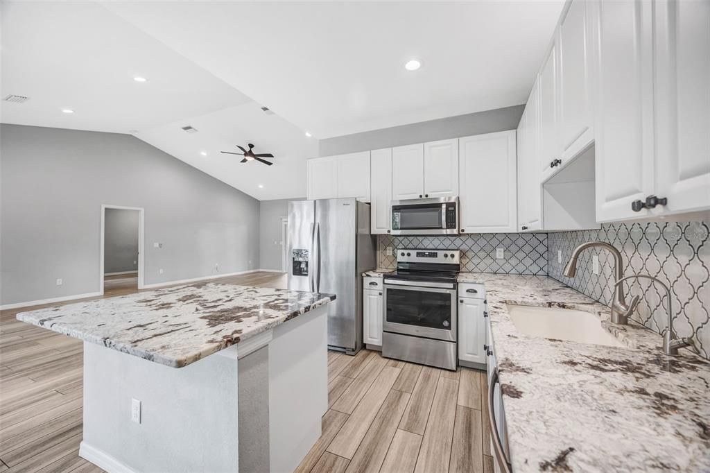 En Venta: $385,000 (3 camas, 2 baños, 1818 Pies cuadrados)
