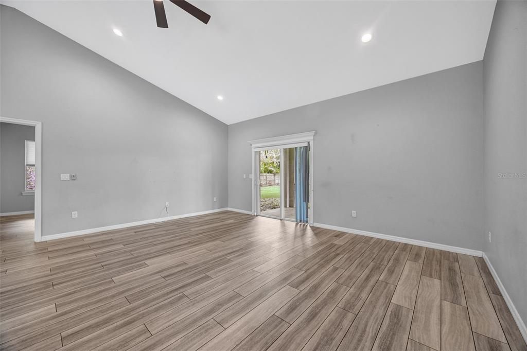 En Venta: $385,000 (3 camas, 2 baños, 1818 Pies cuadrados)