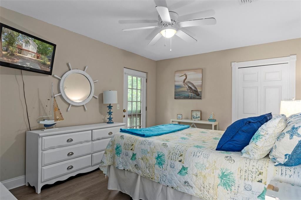 For Sale: $475,000 (3 beds, 2 baths, 1163 Square Feet)