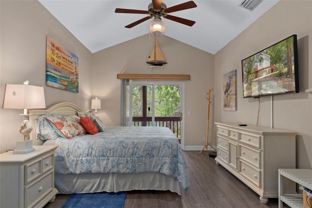 For Sale: $475,000 (3 beds, 2 baths, 1163 Square Feet)