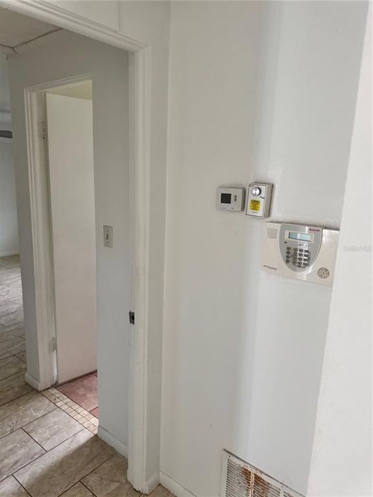 Под контрактом: $170,000 (2 спален, 2 ванн, 1096 Квадратных фут)