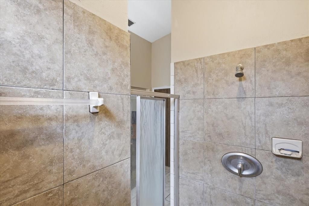 Activo con contrato: $299,999 (3 camas, 2 baños, 1992 Pies cuadrados)