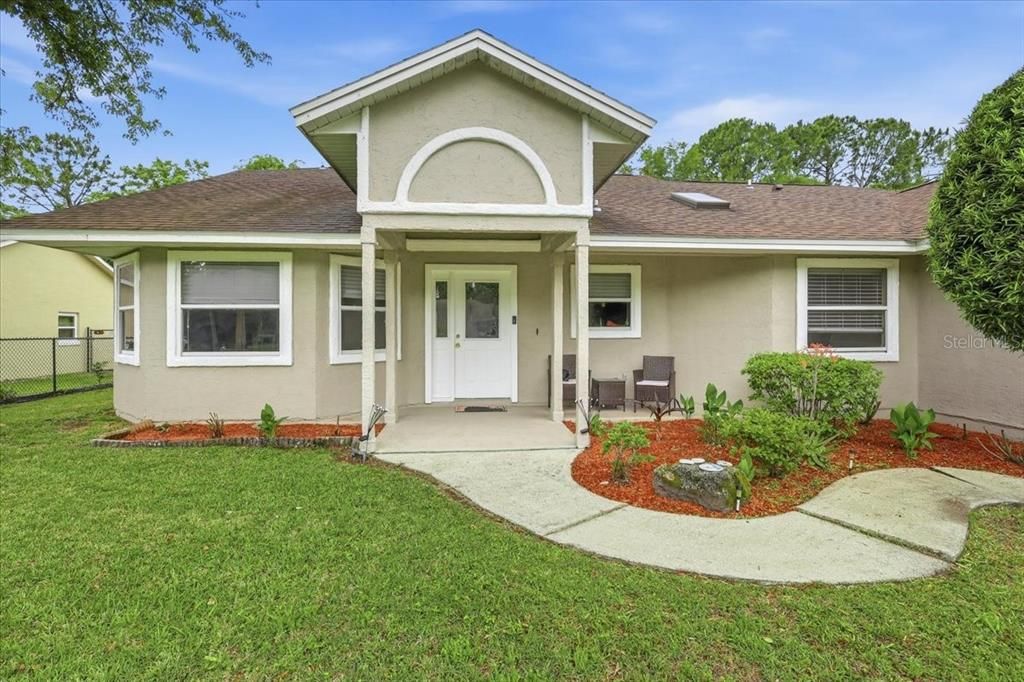 Activo con contrato: $299,999 (3 camas, 2 baños, 1992 Pies cuadrados)