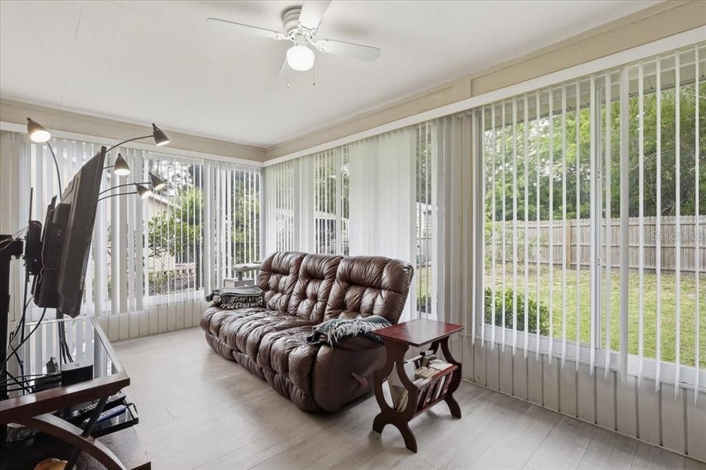 Activo con contrato: $299,999 (3 camas, 2 baños, 1992 Pies cuadrados)