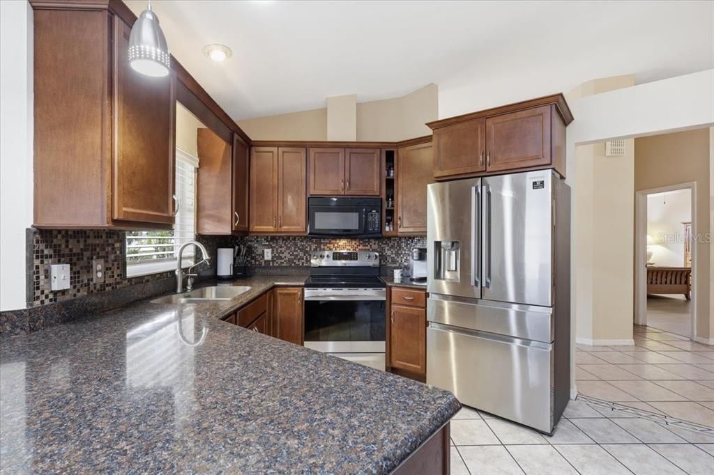 Activo con contrato: $299,999 (3 camas, 2 baños, 1992 Pies cuadrados)