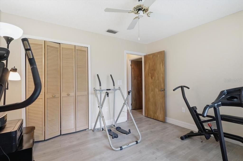 Activo con contrato: $299,999 (3 camas, 2 baños, 1992 Pies cuadrados)