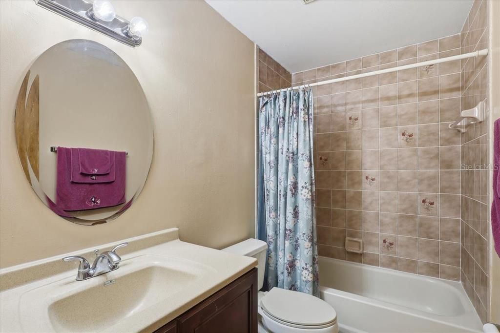 Activo con contrato: $299,999 (3 camas, 2 baños, 1992 Pies cuadrados)