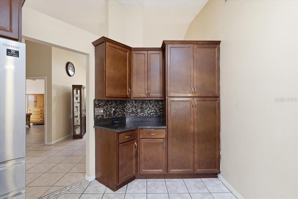 Activo con contrato: $299,999 (3 camas, 2 baños, 1992 Pies cuadrados)