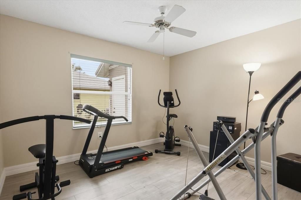Activo con contrato: $299,999 (3 camas, 2 baños, 1992 Pies cuadrados)
