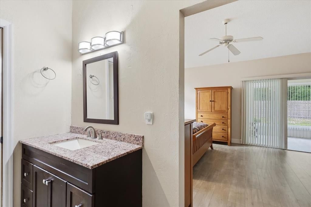 Activo con contrato: $299,999 (3 camas, 2 baños, 1992 Pies cuadrados)