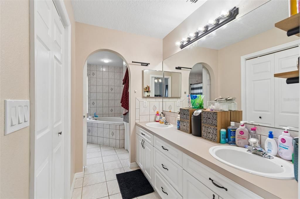 For Sale: $589,999 (3 beds, 2 baths, 1896 Square Feet)
