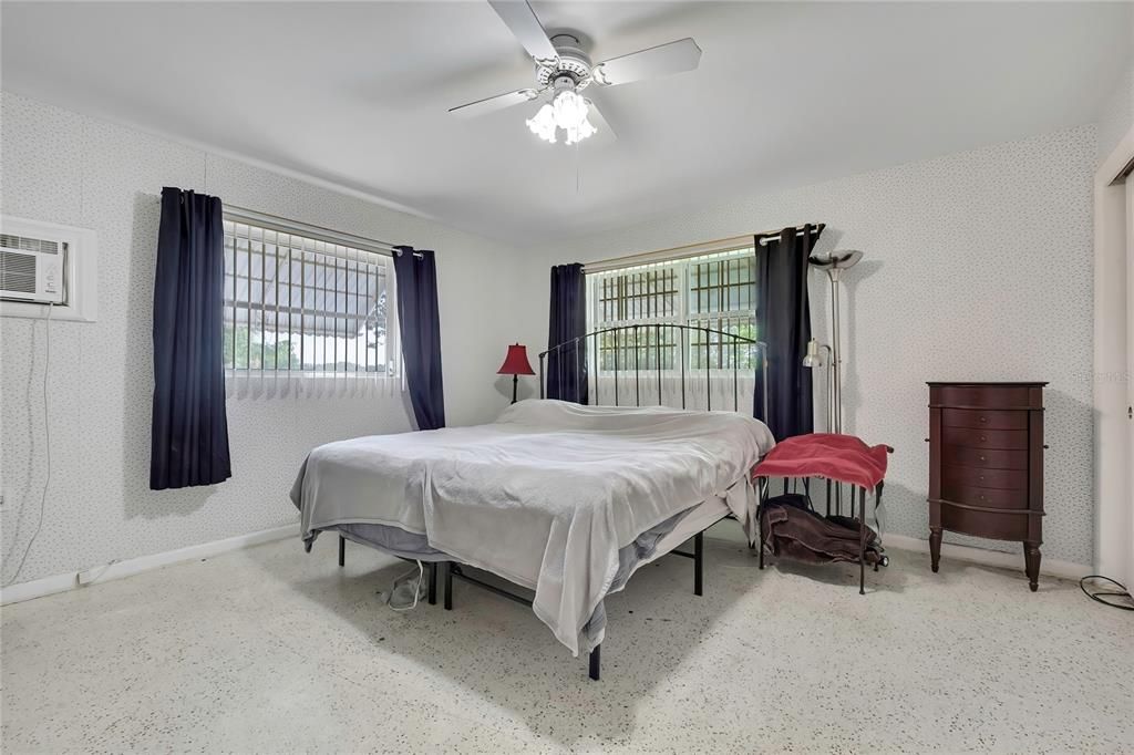 Activo con contrato: $179,000 (2 camas, 1 baños, 1112 Pies cuadrados)