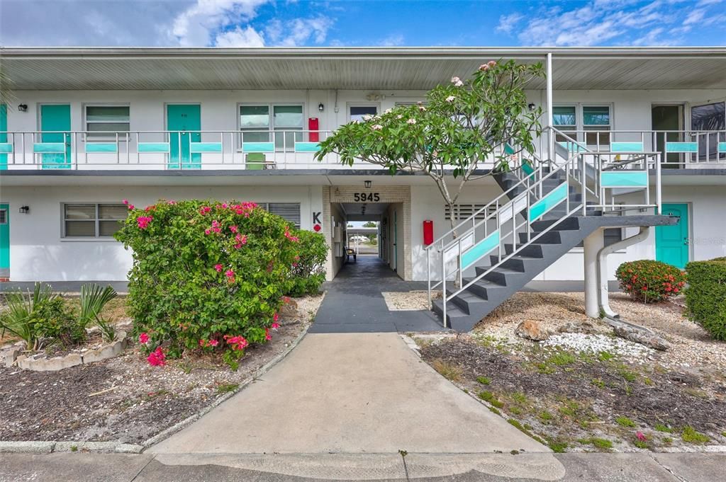 Active With Contract: $62,000 (1 beds, 1 baths, 585 Square Feet)