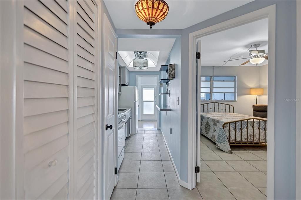 Active With Contract: $62,000 (1 beds, 1 baths, 585 Square Feet)