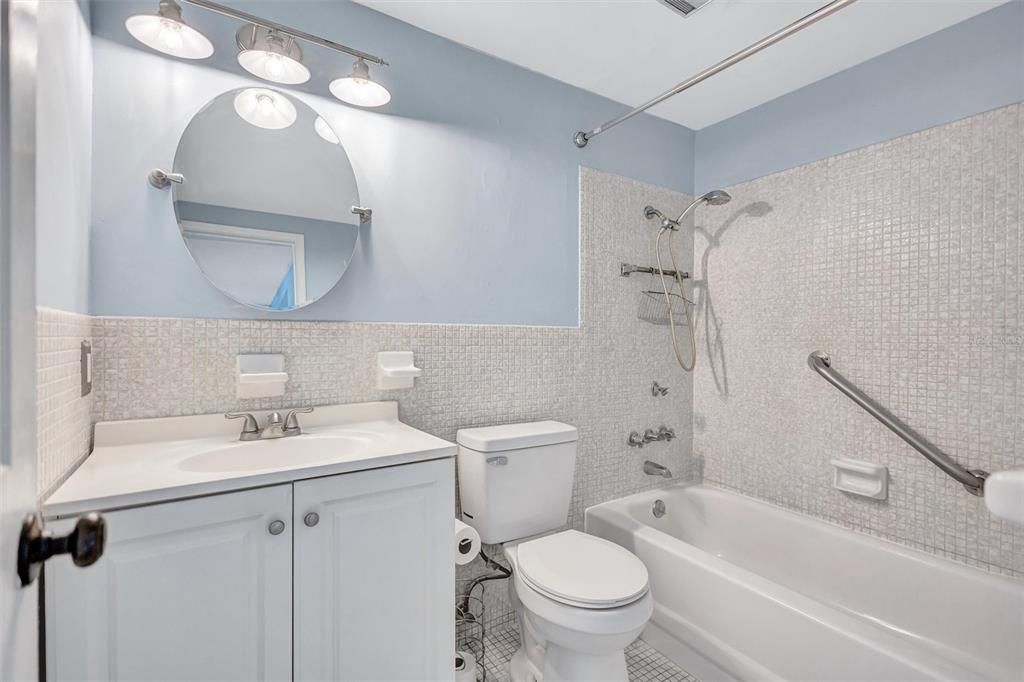 Active With Contract: $62,000 (1 beds, 1 baths, 585 Square Feet)