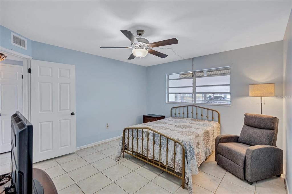 Active With Contract: $62,000 (1 beds, 1 baths, 585 Square Feet)