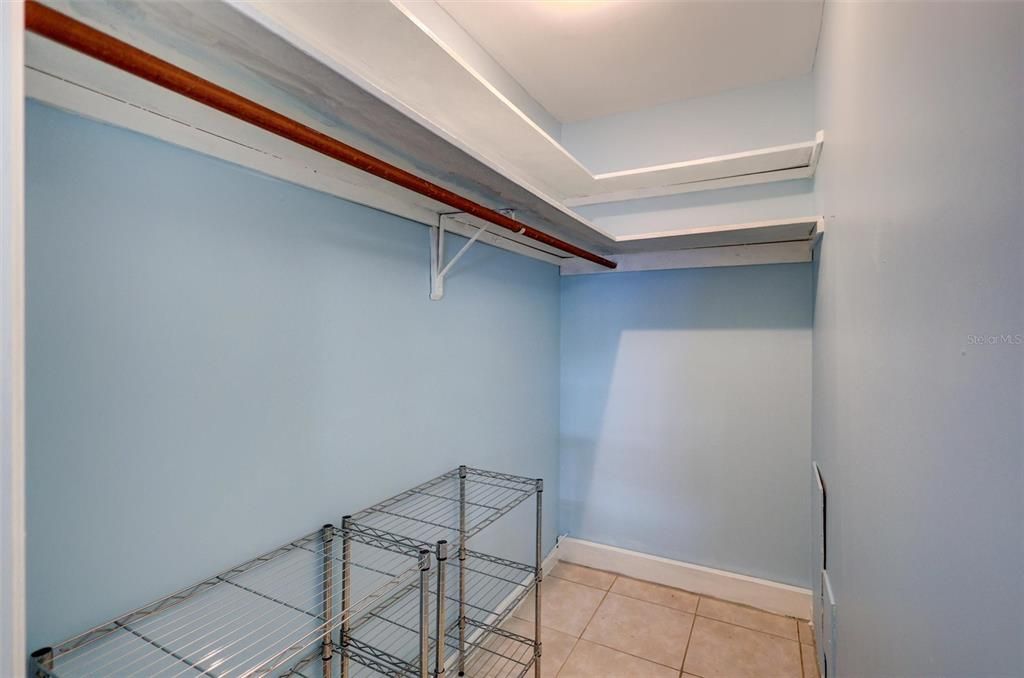 Active With Contract: $62,000 (1 beds, 1 baths, 585 Square Feet)