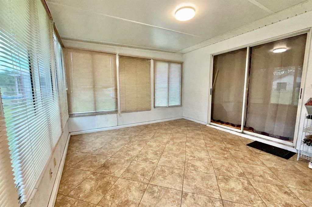 For Sale: $214,900 (2 beds, 2 baths, 1040 Square Feet)