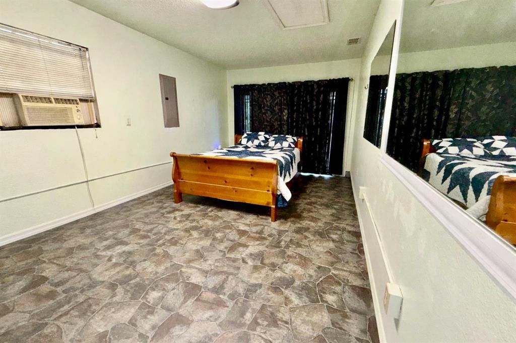 For Sale: $214,900 (2 beds, 2 baths, 1040 Square Feet)