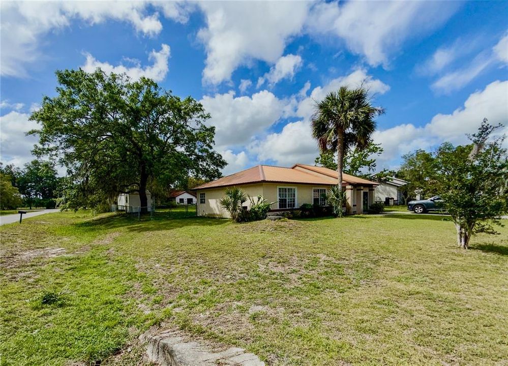For Sale: $214,900 (2 beds, 2 baths, 1040 Square Feet)