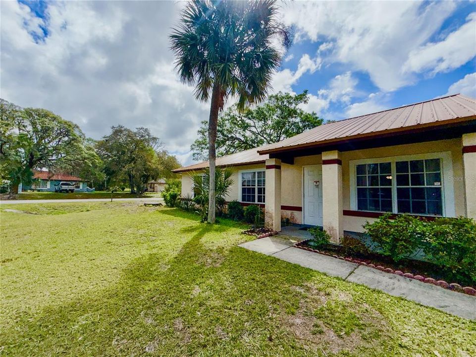 For Sale: $214,900 (2 beds, 2 baths, 1040 Square Feet)