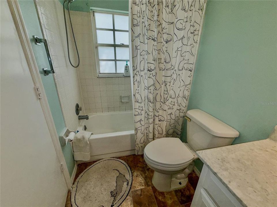 For Sale: $214,900 (2 beds, 2 baths, 1040 Square Feet)