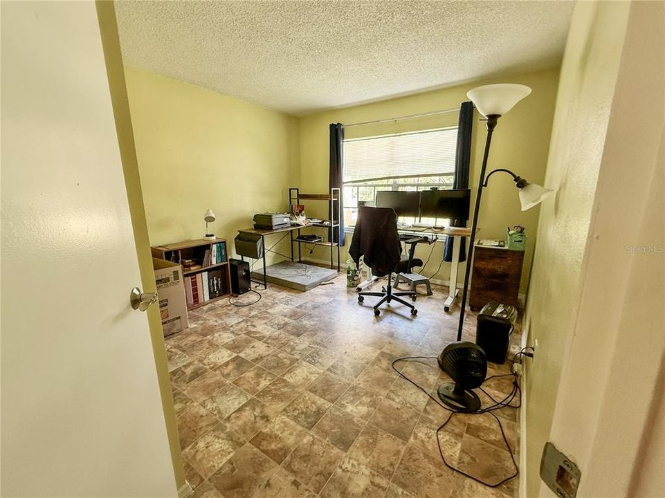 For Sale: $214,900 (2 beds, 2 baths, 1040 Square Feet)