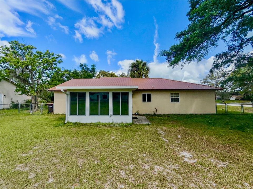 For Sale: $214,900 (2 beds, 2 baths, 1040 Square Feet)