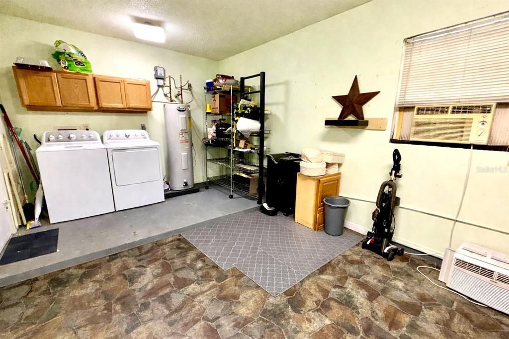 For Sale: $214,900 (2 beds, 2 baths, 1040 Square Feet)