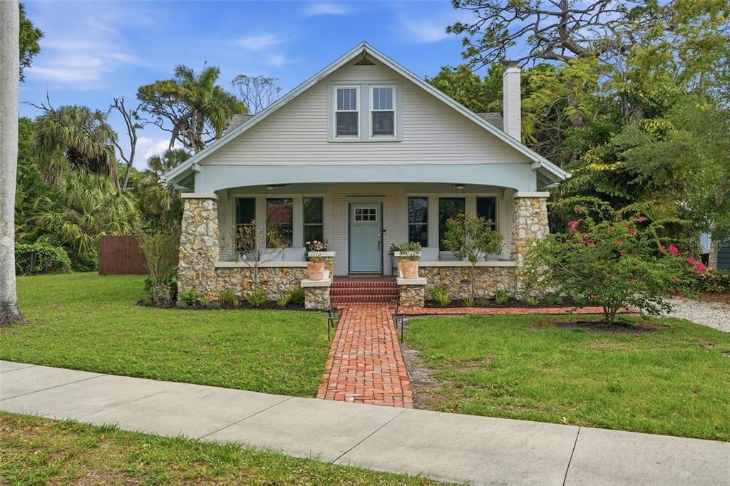 For Sale: $895,000 (4 beds, 2 baths, 2936 Square Feet)