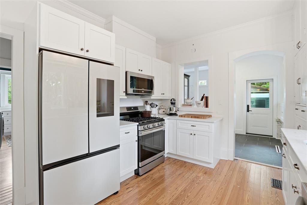 For Sale: $895,000 (4 beds, 2 baths, 2936 Square Feet)