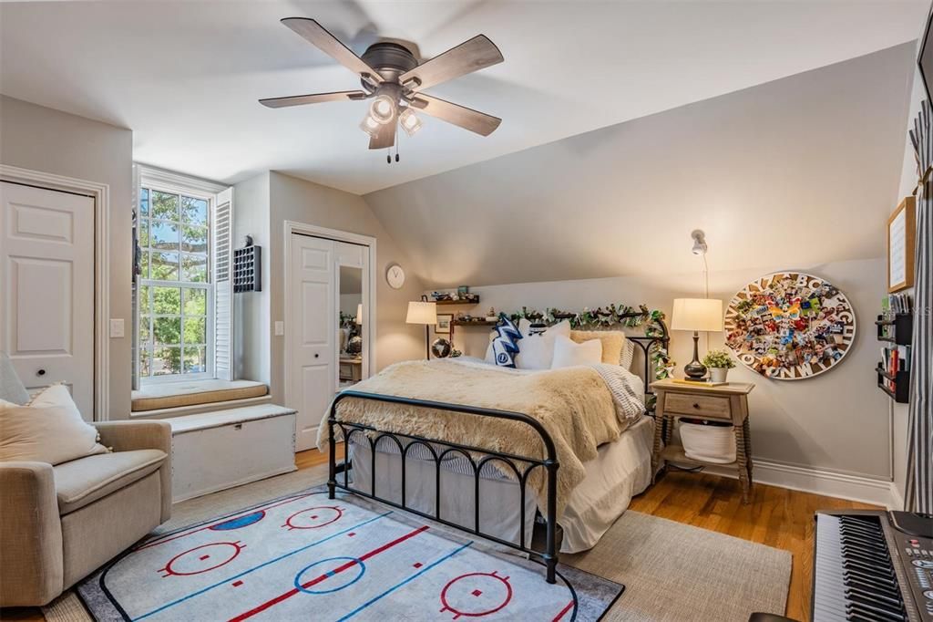 For Sale: $1,400,000 (4 beds, 3 baths, 2677 Square Feet)