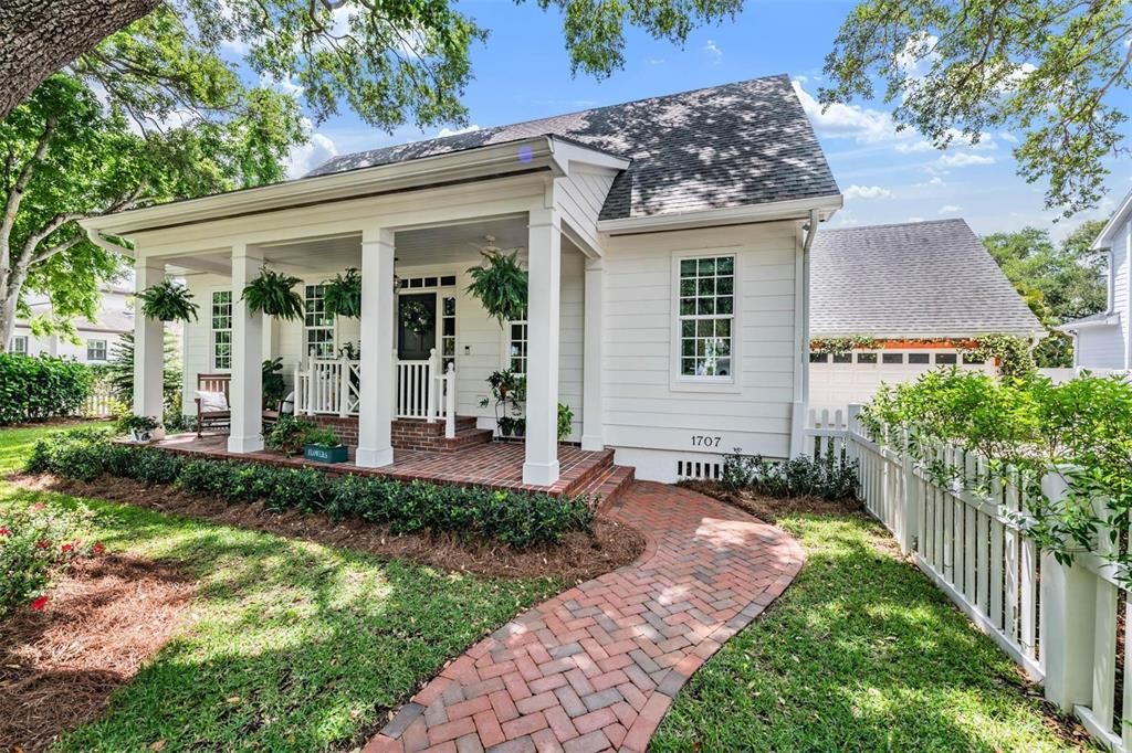 For Sale: $1,400,000 (4 beds, 3 baths, 2677 Square Feet)