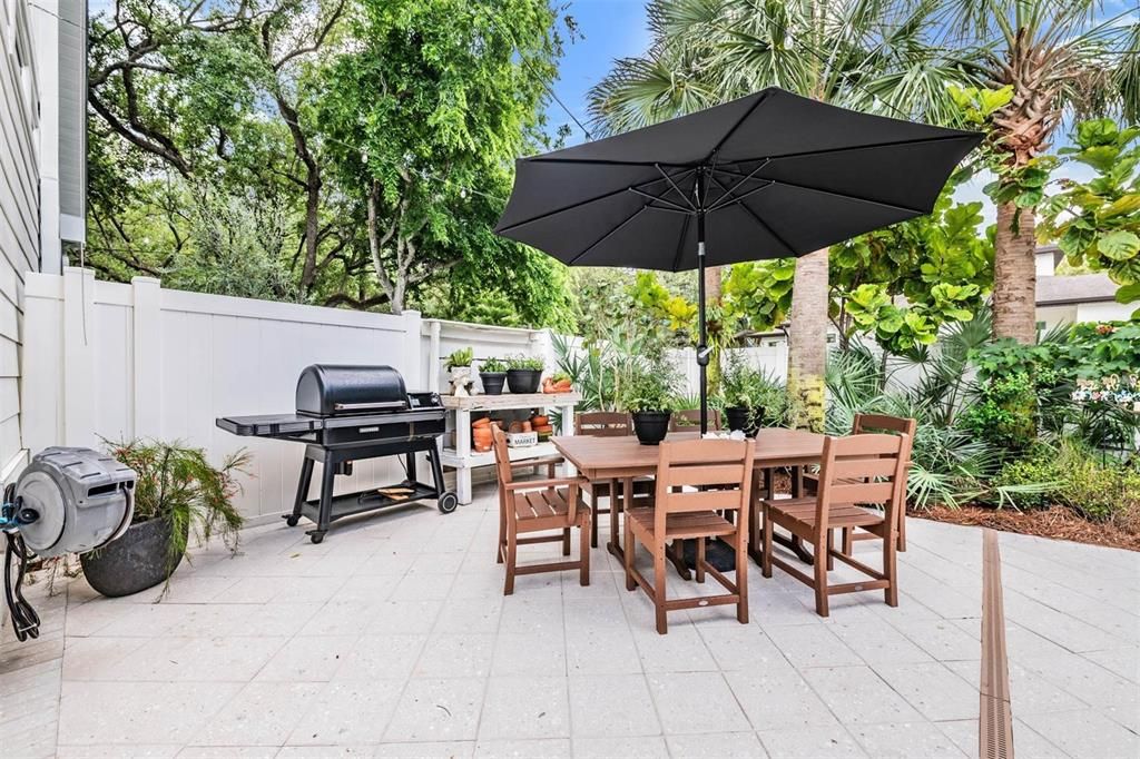 For Sale: $1,400,000 (4 beds, 3 baths, 2677 Square Feet)