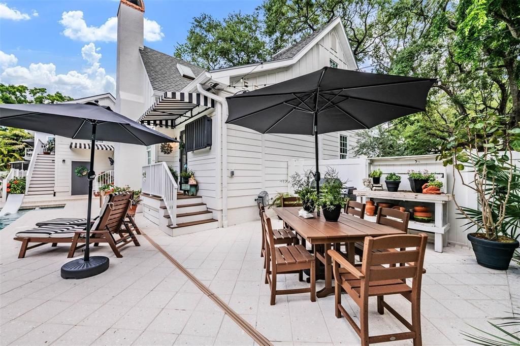 For Sale: $1,400,000 (4 beds, 3 baths, 2677 Square Feet)